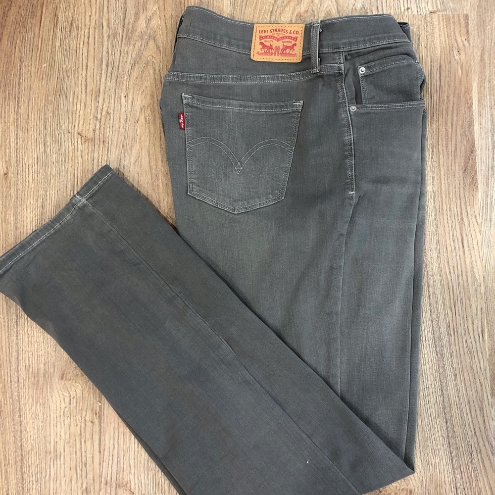 Gray Levis